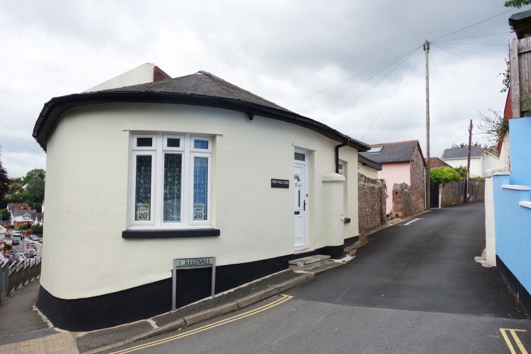 Reed Vale Lodge House showing remaining bulges of original gateposts