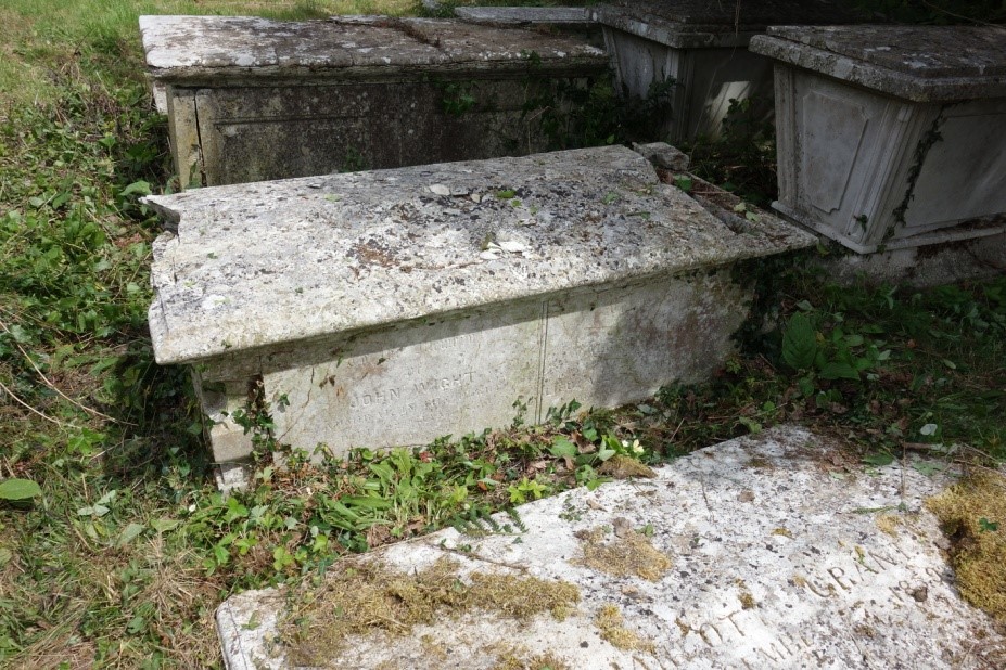 Tombs of Admirals Wight and Shank in Dawlish Churchyard